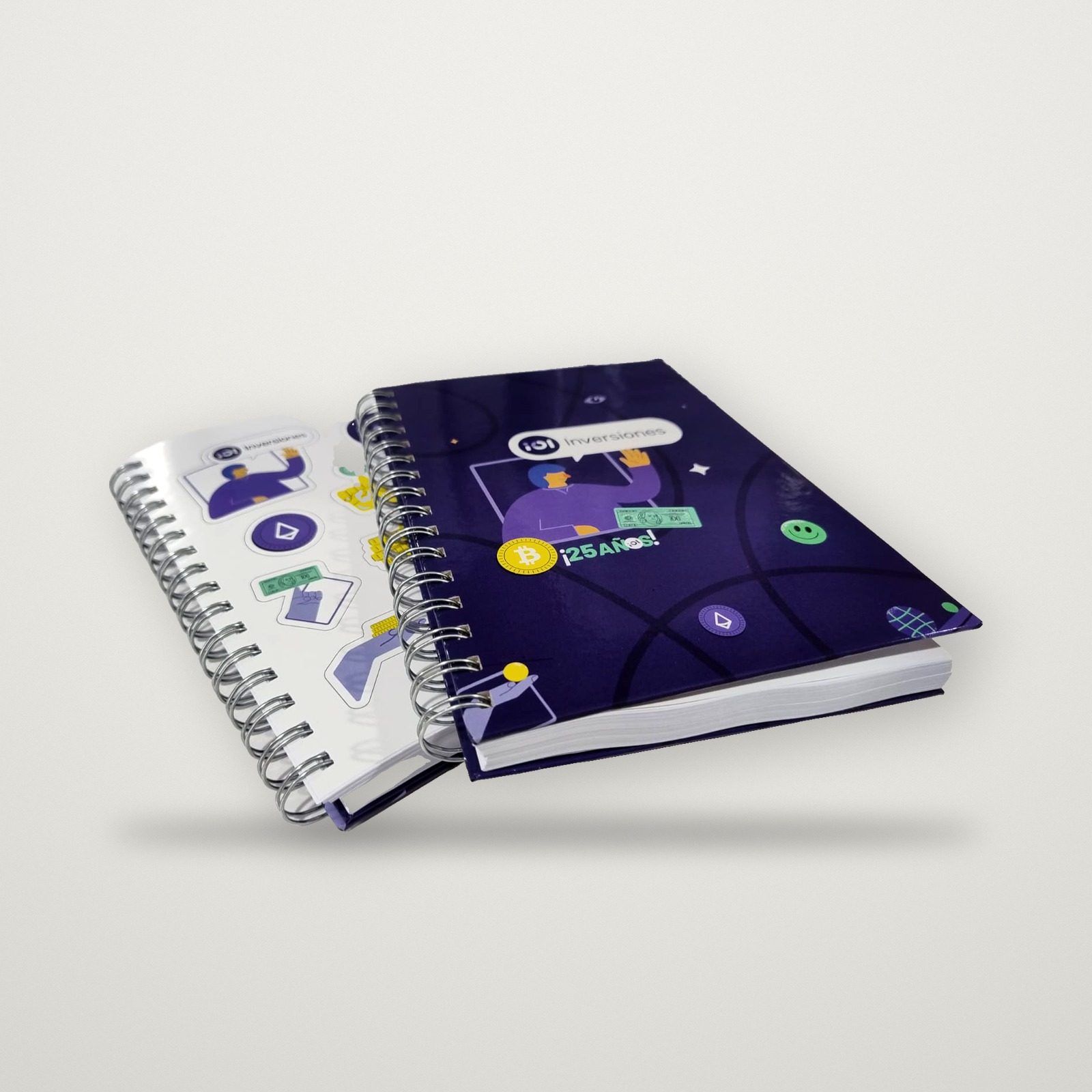 Cuadernos anillados de tapa dura violeta con diseño propio