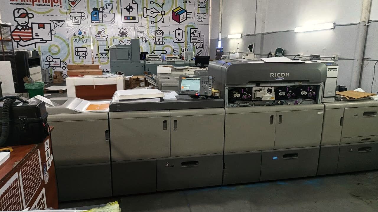 Línea de impresión digital en la planta de ¡Si Imprimo!